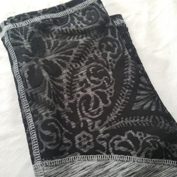 Maurices In Motion Gray Lace Cuff Leggings Size S - Picture 9 of 9